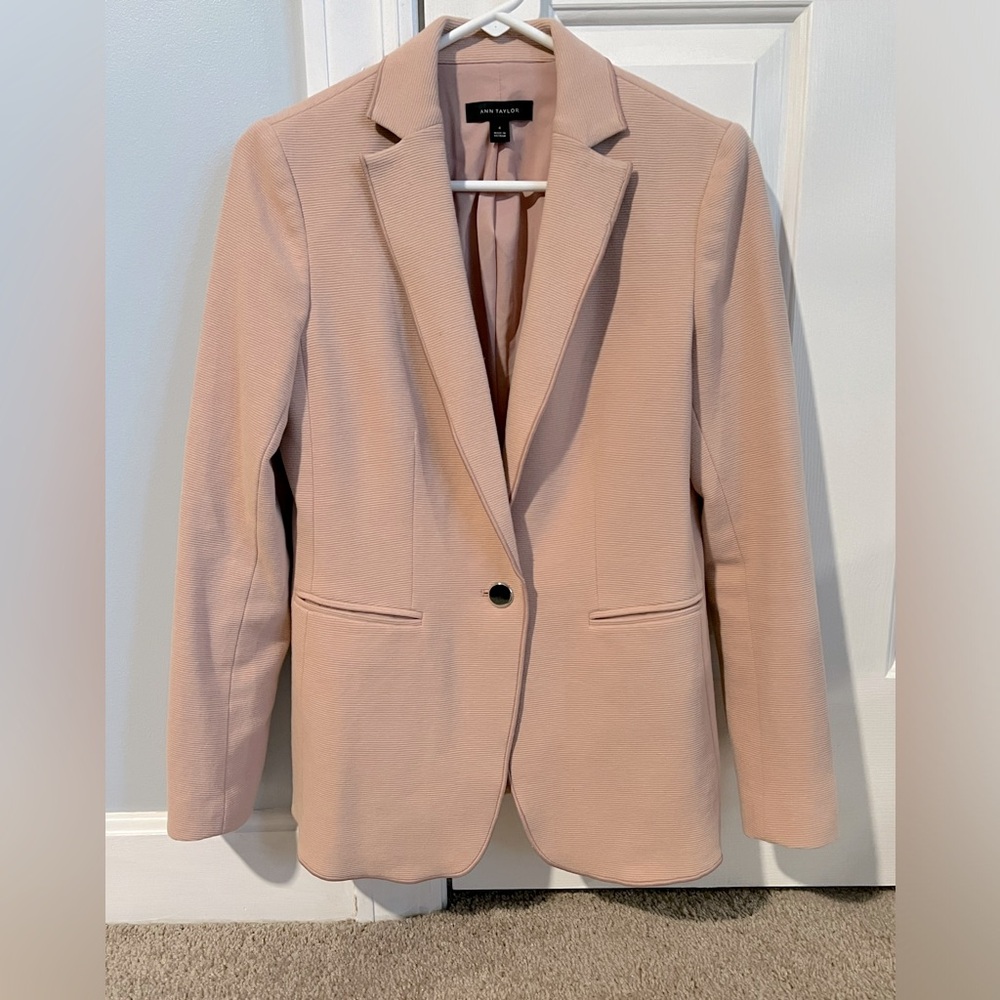 Women’s and Taylor size 4 light pink blazer